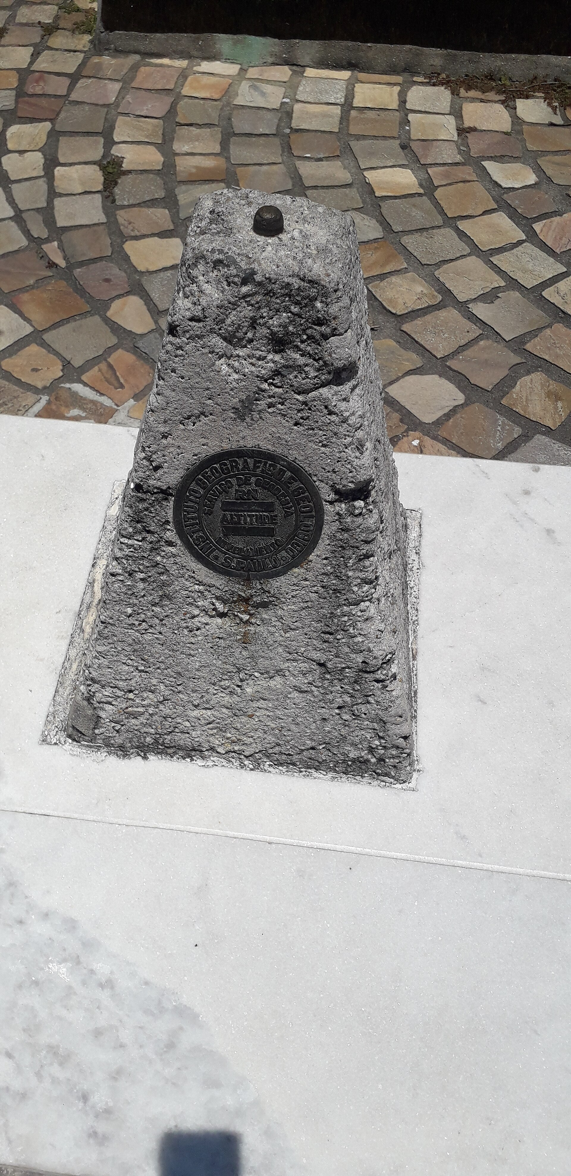 Monumento da elevação da Vila de São Sebastião 08.jpg